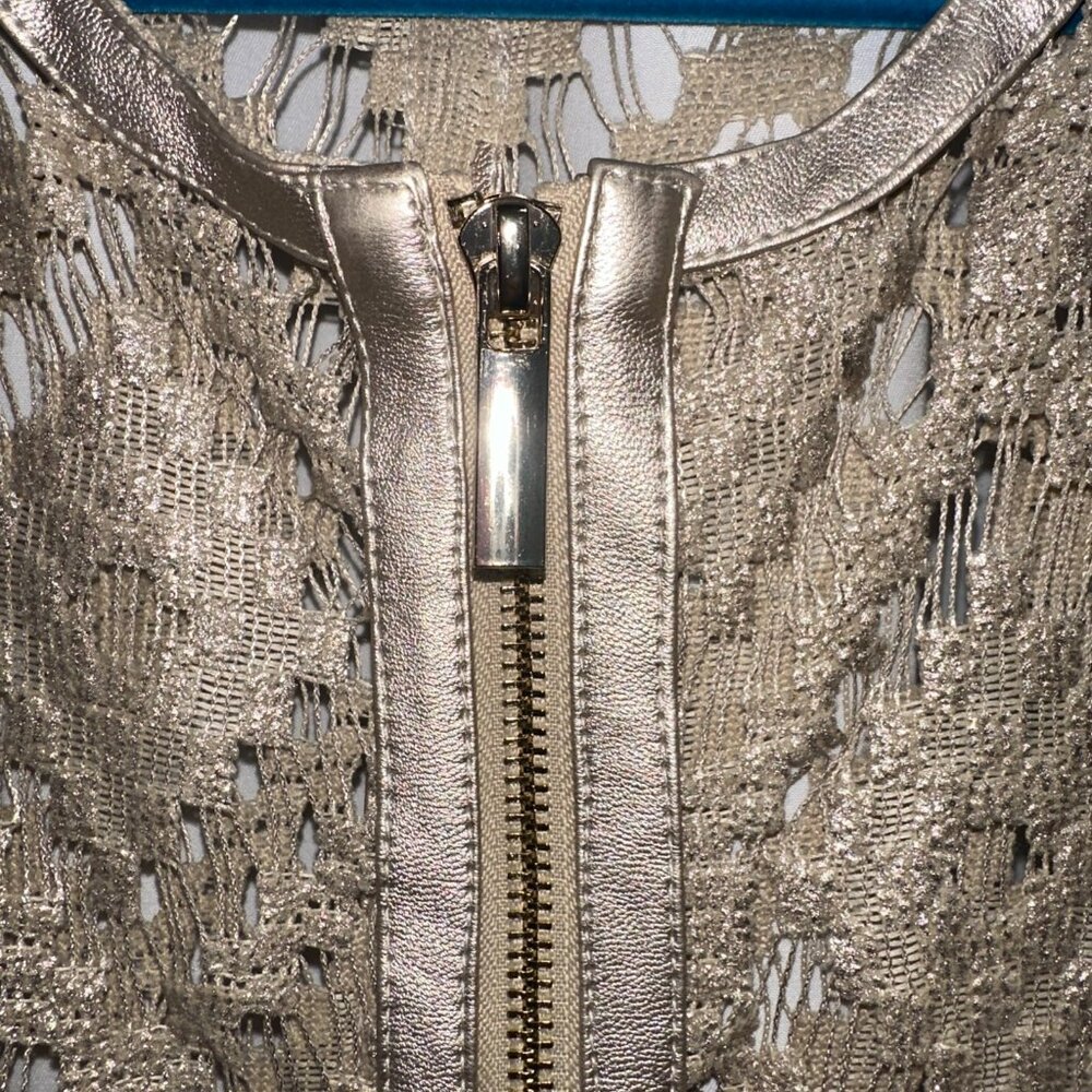 NWT Bagatelle Woman's Golden Metalli Lace Cut Out Zip Up Jacket 100% Poly - Picture 3 of 14